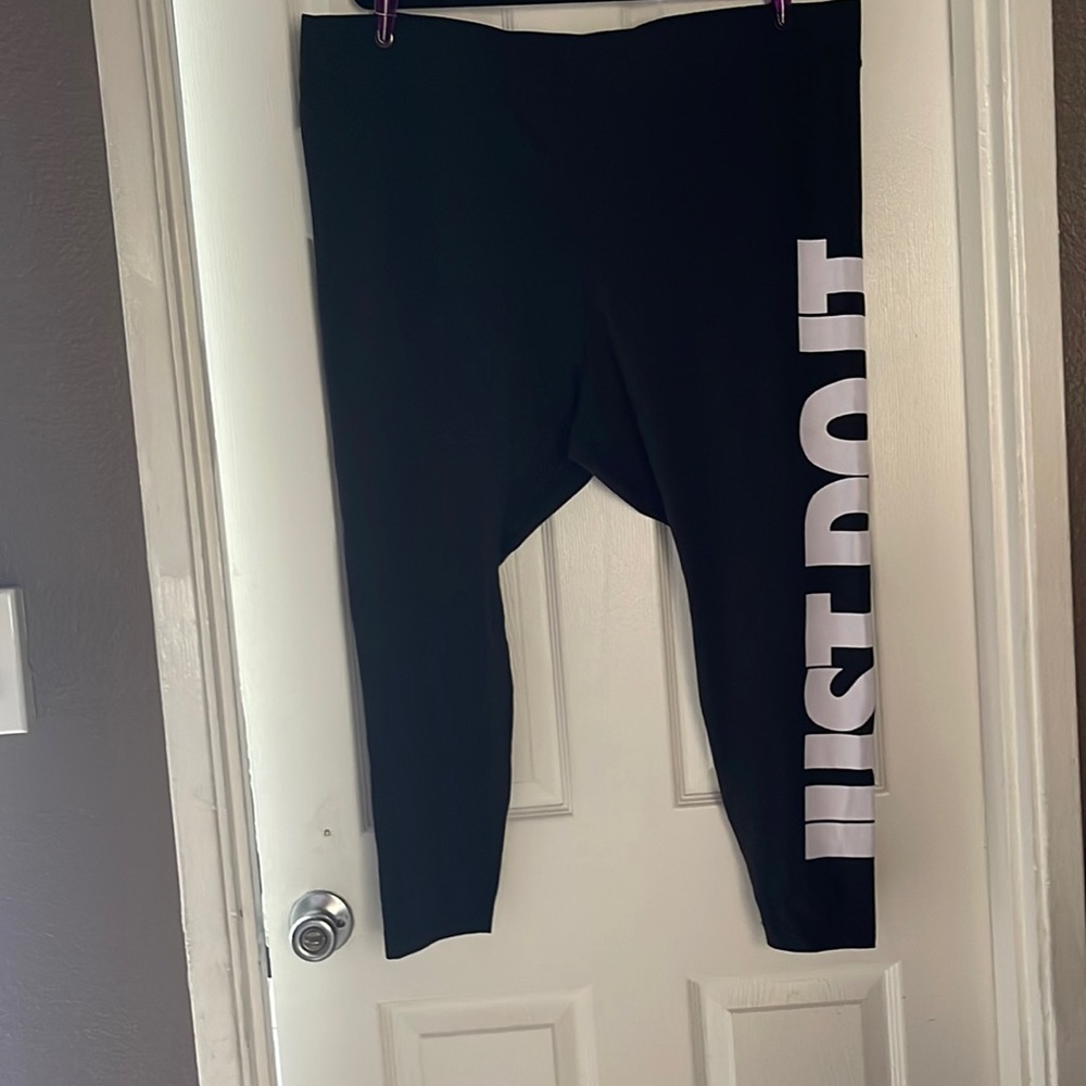 Nike Women's Plus Size Essential High-Rise Leggings, Black, 3X, Size: 3XL